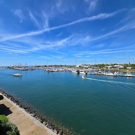 La Tortue : Terrasse Avec Vue Sur Le Port En * آجد