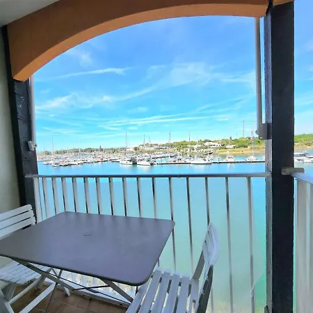 La Tortue : Terrasse Avec Vue Sur Le Port En Apartamento Agde