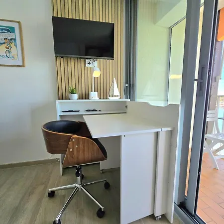 Apartamento La Tortue : Terrasse Avec Vue Sur Le Port En